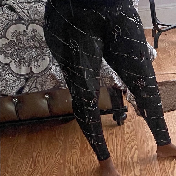 Gianni Print Silk Blouse
VERSACE & Leggings - Picture 11 of 13